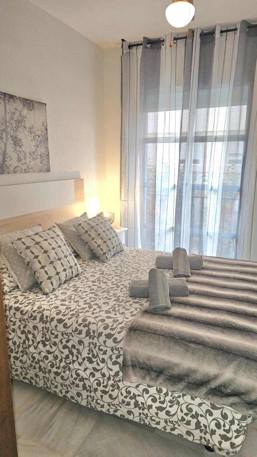 Ideal Holiday Apartment One Bedroom City Center Málaga Exterior foto