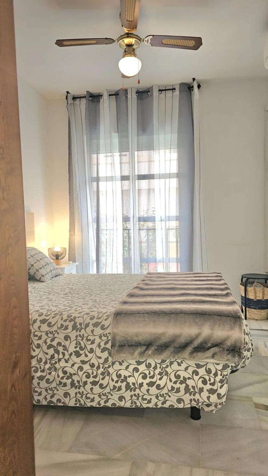 Ideal Holiday Apartment One Bedroom City Center Málaga Exterior foto